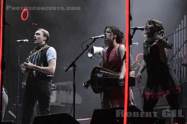 ARCADE FIRE - 2007-08-24 - SAINT CLOUD - Domaine National - Grande Scene - 